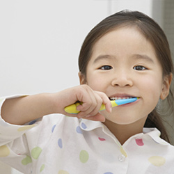 3 Tips! Cara Merawat Gigi Anak